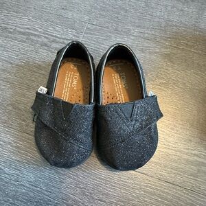 Brand new Toms in Black Glimmer for Infants